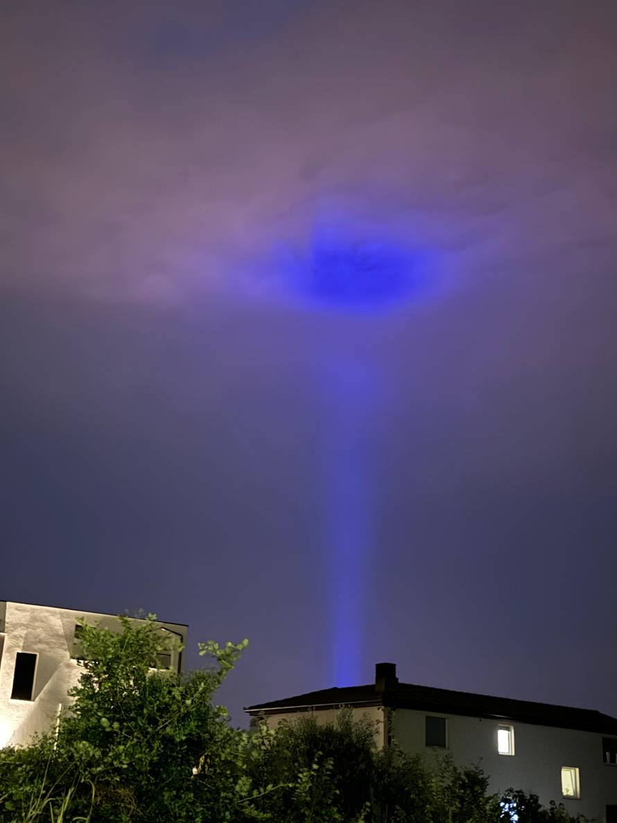 VIDEO Pojavilo se misteriozno svjetlo na nebu iznad Pule: 'Možda su to bili mali zeleni...'