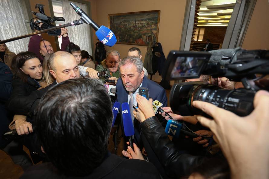 Bandiću je prošao proračun: 'Prodali su se za 1400 kuna'