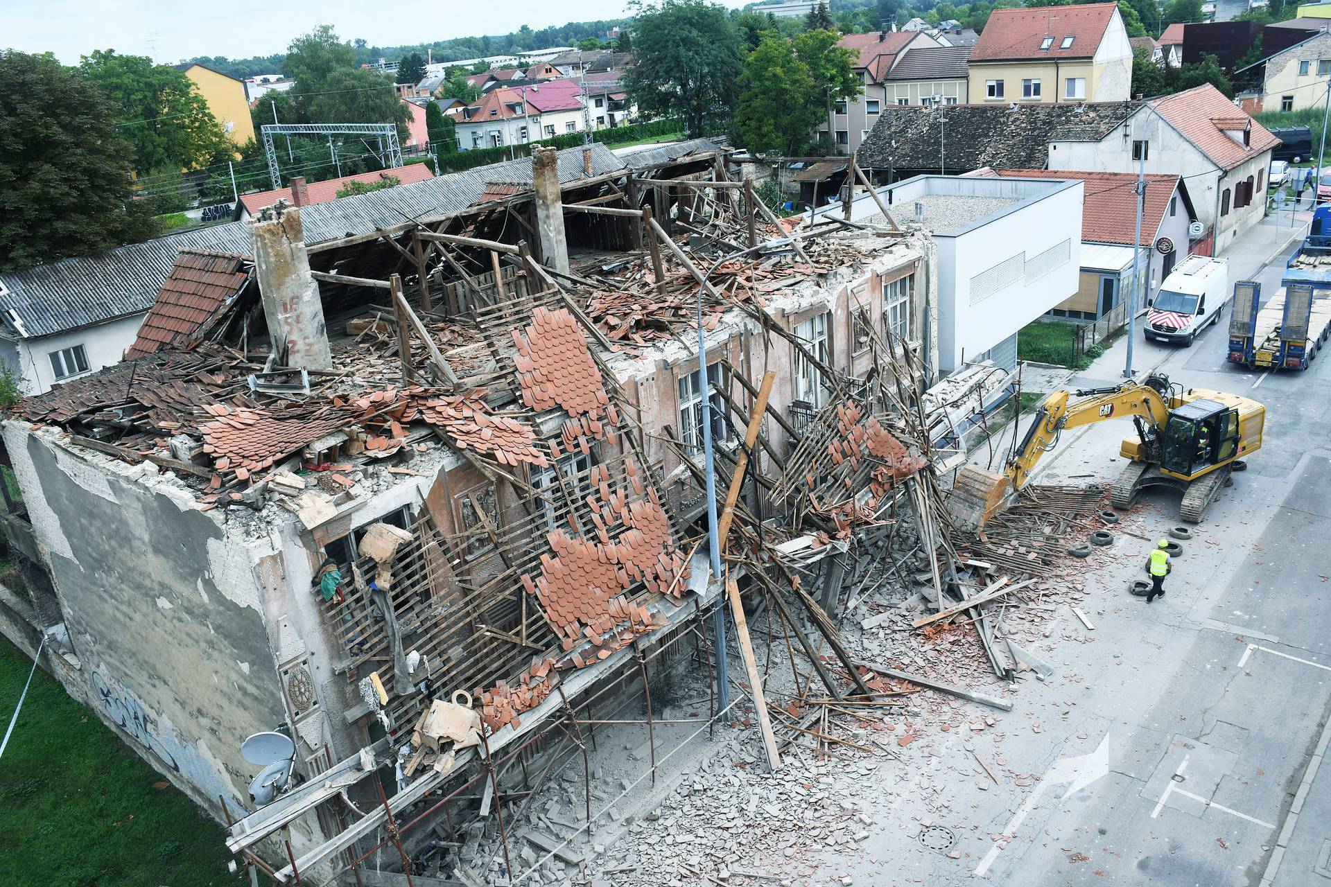 Sisak: Počelo rušenje kuće u Frankopanskoj ulici