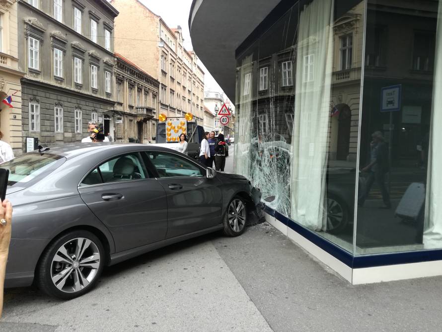 Autom u izlog: 'Pokosila bi me da sam krenula sekundu ranije'