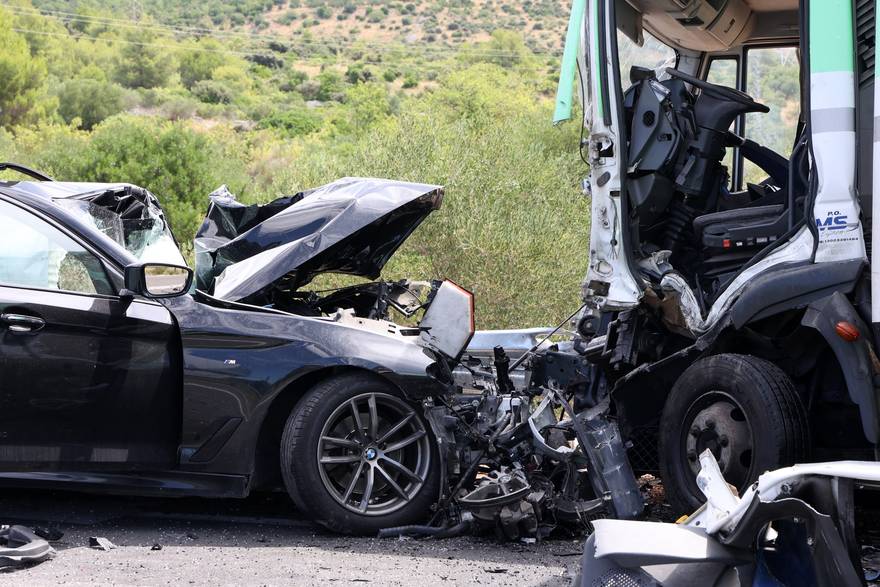 Četiri vozila sudjelovala u teškoj nesreći