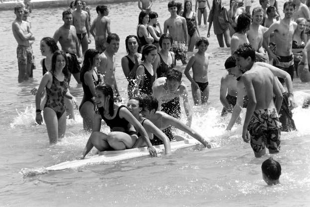 Zadar: Tradicionalna Picnic biciklijada Sabuša okupila velik broj biciklista, 20.6.1994.