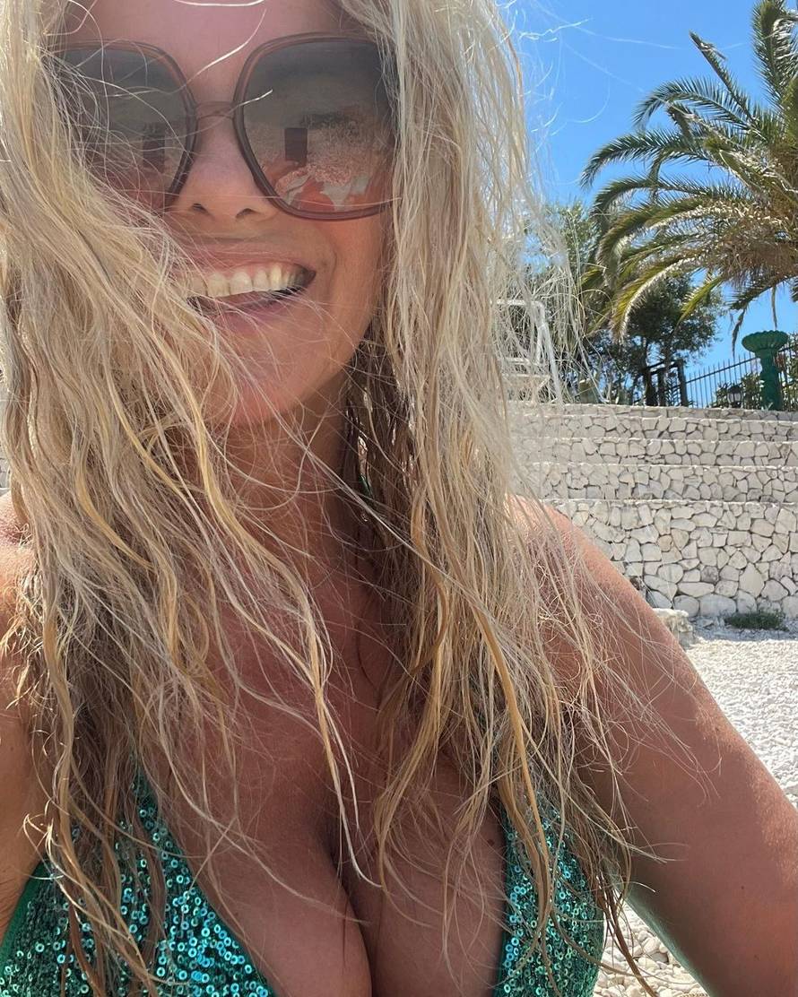 I uz torbicu od 9000 kuna svi su gledali u bujni dekolte Vlatke Pokos: 'Sinjski su to geni...'