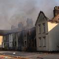 VIDEO U Londonu je proglašeno izvanredno stanje: Požari na nekim mjestima zahvatili kuće
