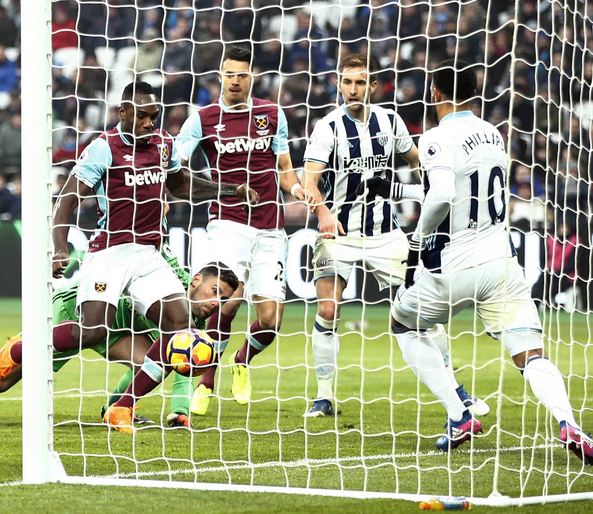 West Ham United's Michail Antonio misses a shot at goal
