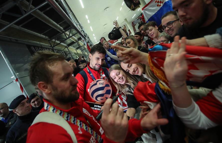 Doček brončanih rukometaša u Zračnoj luci Franjo Tuđman