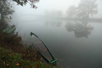 FOTO Mjesto Bisko je 'nestalo' pod gustom maglom, Karlovac je izgledao kao u bajci...