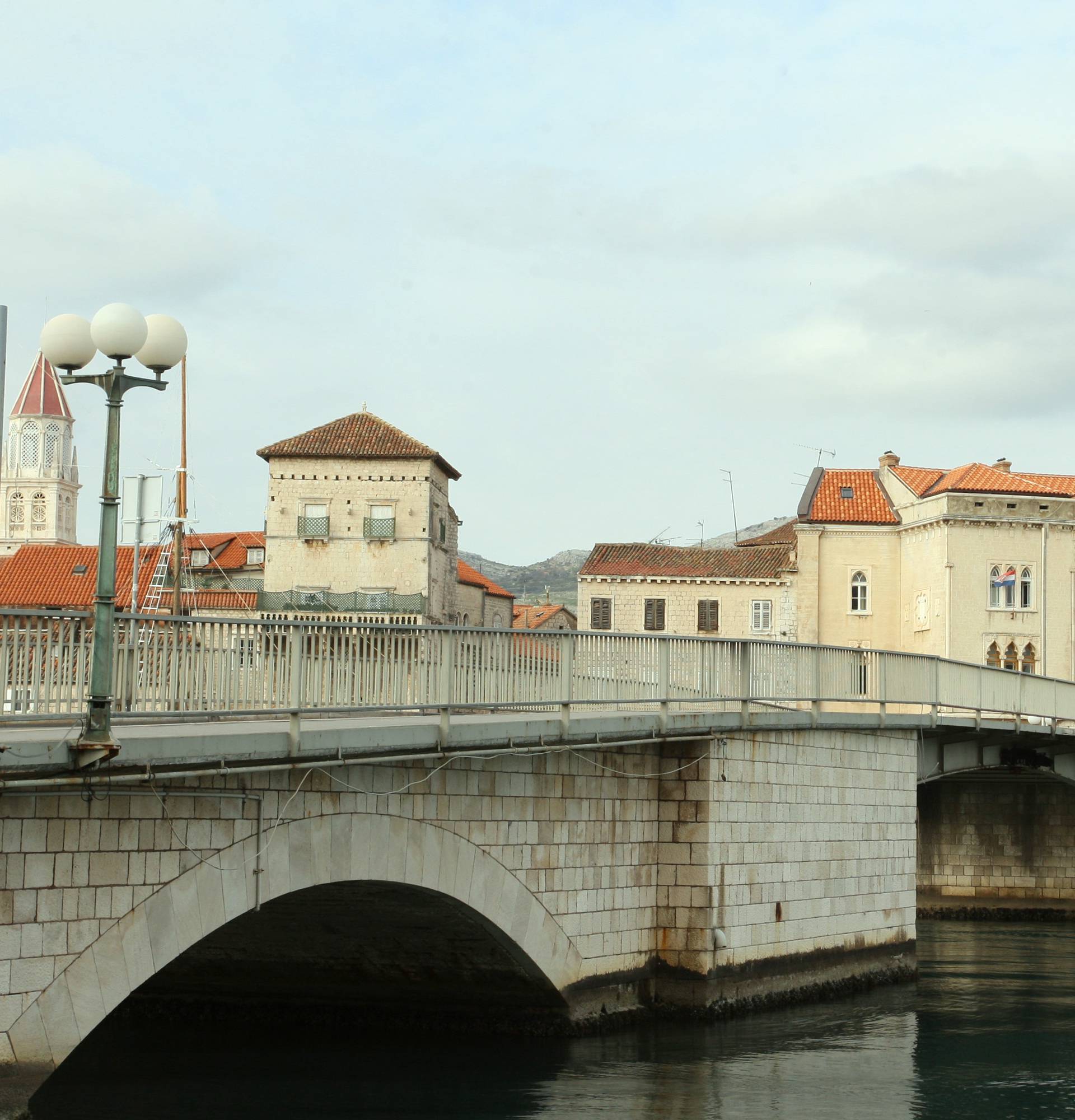 Oštetio ga kamion: Pukao most na Čiovu, promet u kolapsu