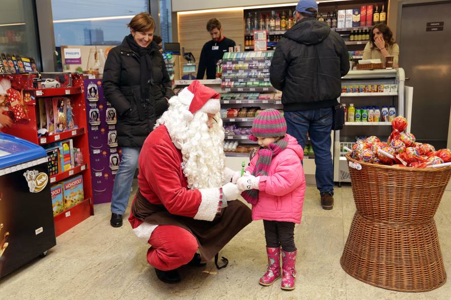 Pokloni i smijeh obilježili djedičin posjet Kući ljubavi
