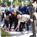 FOTO Hrvatska tra&zcaron;i 1725 ljudi nestalih u Domovinskom ratu. Polo&zcaron;ili su vijence u Vukovaru...