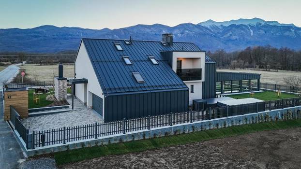 FOTO Ovako izgleda vila bivšeg potpredsjednika HDZ-a. Noćenje 1100 eura, ima bazen, saunu...