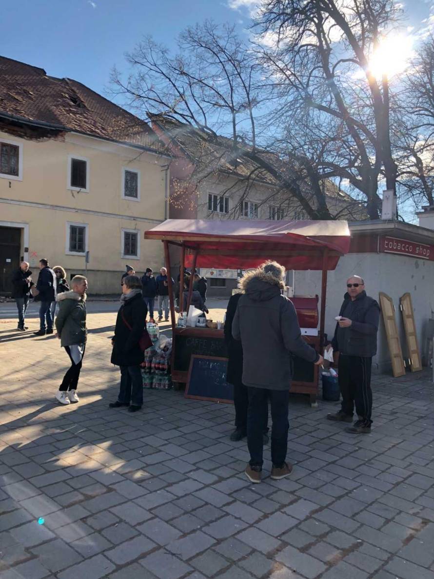 Kafić mu je potpuno srušen u potresu, a on dijeli kavu za van: 'Ima je za sve, kakvu god želite'