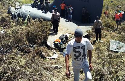 Indonezijski vojni avion srušio se na Papui, poginulo 13 ljudi