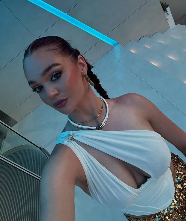 FOTO Misica iz Britanije: Previše sam zgodna i uspješna pa mi muškarci uopće ne prilaze