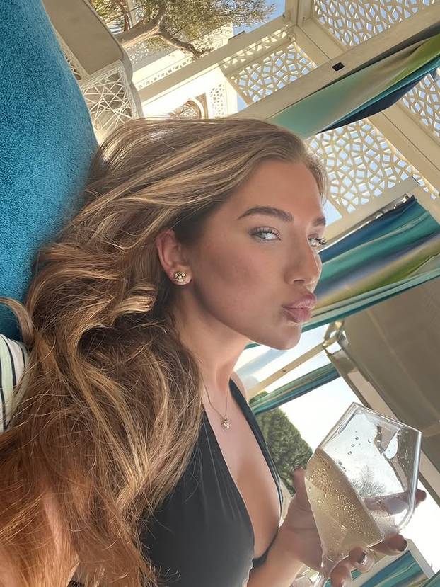 FOTO Preselila se u Dubai zbog luksuza i sada pokazuje kako izgleda život na visokoj nozi