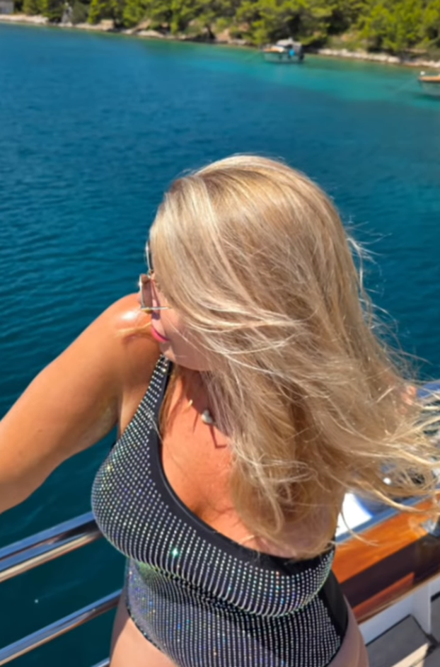 Vruće ljetne igrice Ive Todorić i prijateljice na obali: Pokazala je figuru u badiću, bila na SUP-u...