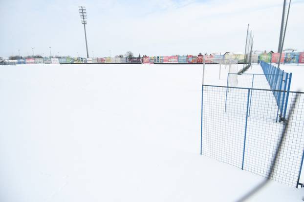 Kopivnica: Stadion Ivan Kušek Apaš osvanuo pod snježnim pokrivačem