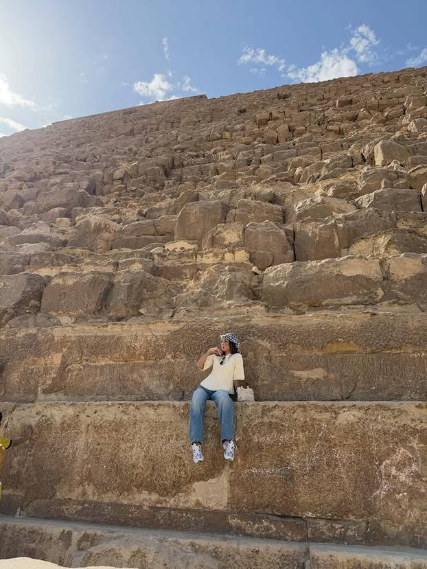 FOTO Tko je ova tajanstvena ljepotica? Društvene mreže gore zbog fotki u oskudnom bikiniju
