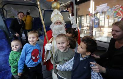 Božićni vlak HŽ-a oduševio je  djecu s posebnim potrebama