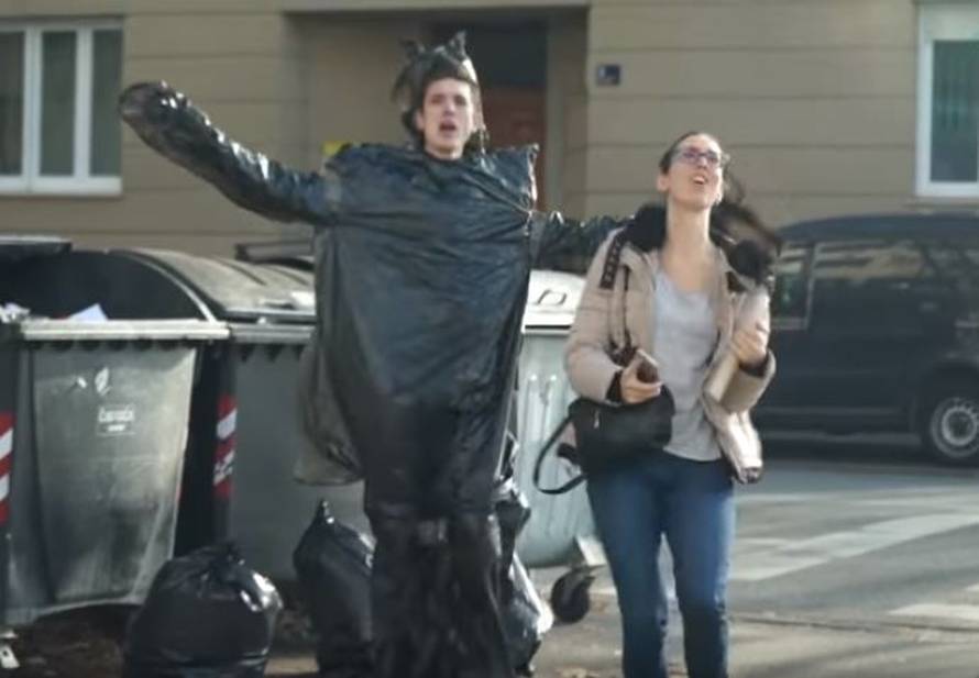 Leon (23) iskakao iz smeća: Plašio Zagrepčane i pjevao im!