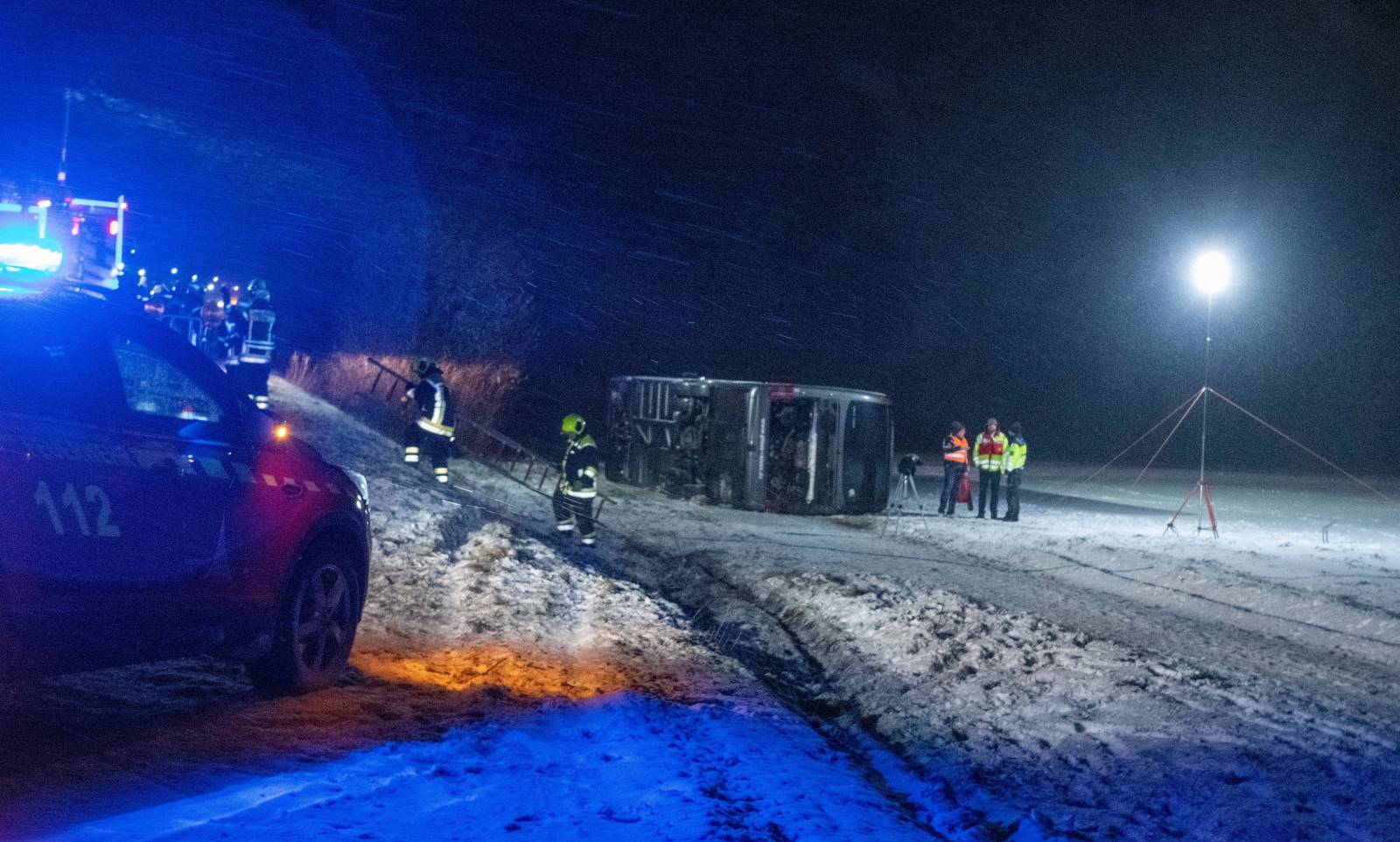 Gust of wind topples over bus - eight injured