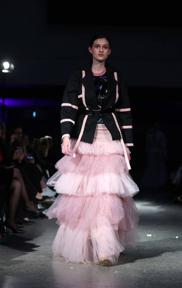 DIPMOD_10 - modna revija diplomskih kolekcija studenata Sveučilišta u Zagrebu Tekstilno-tehnološkog fakulteta