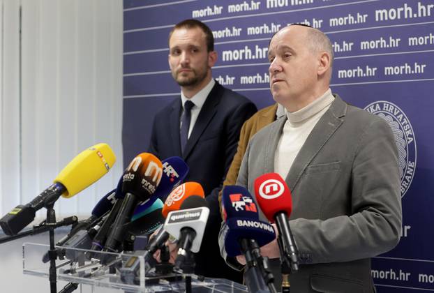 Petrinja: Ministar Branko Bačić obratio se medijima nakon sastanka sa zupanom Ivanom Celjakom