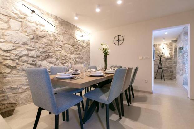 FOTO Kuća na Jadranu s 240 m² luksuza čeka novog vlasnika