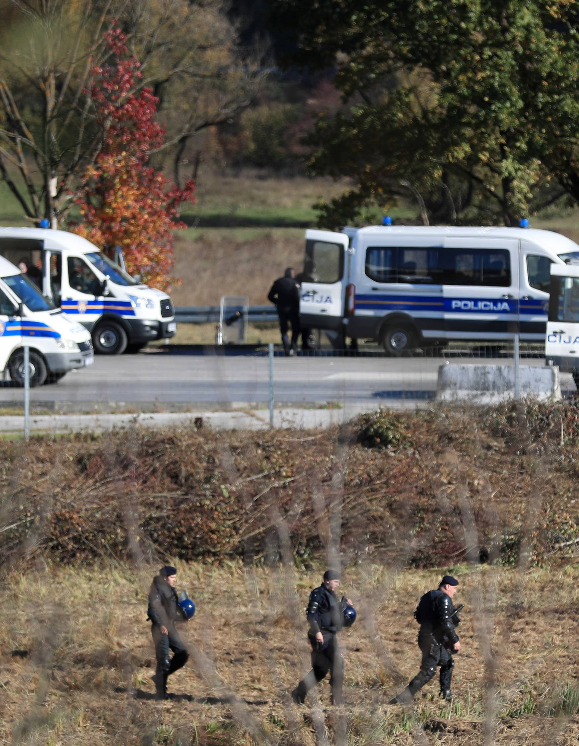 Dva Hrvata i Srbin uhvaćeni u krijumčarenju migranata