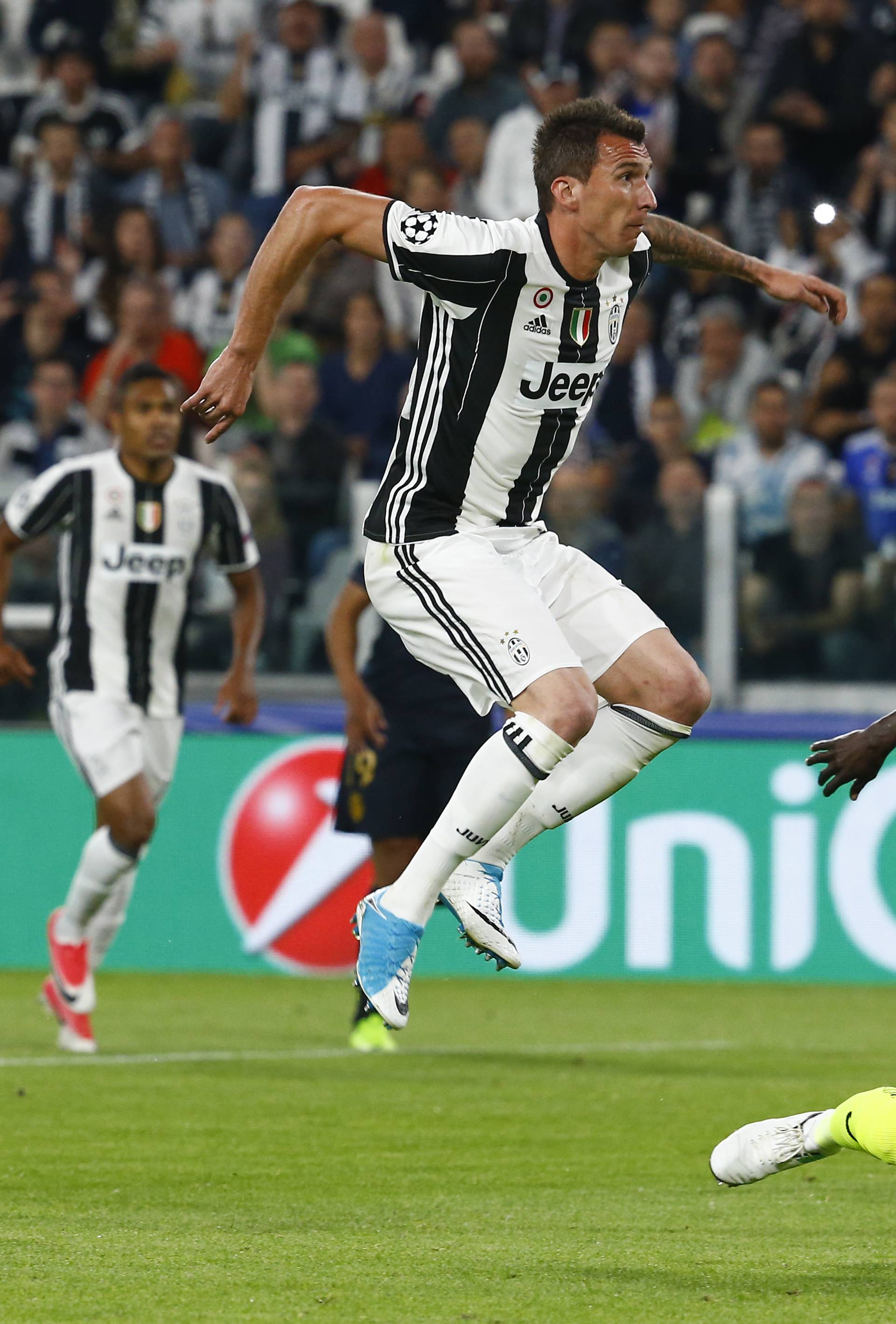 Juventus' Mario Mandzukic in action with Monaco's Danijel Subasic