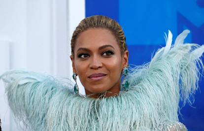 Beyonce polugola sjedi na konju na naslovnici novog albuma: 'Na ovo smo čekali kraljice'