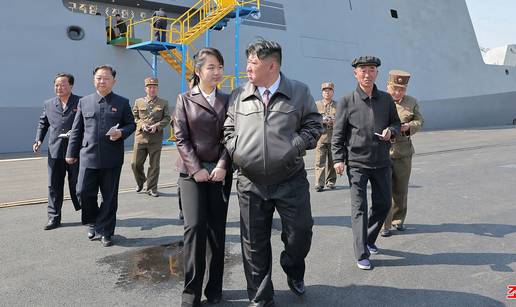 S tatom na poslu: Kim pokazao kćeri novi ratni razarač, skupa su nadgledali lansiranje raketa