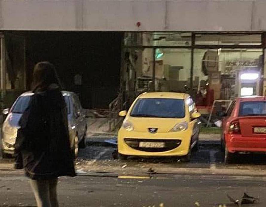 Detonacija u noći uzbunila građane, oglasila se i policija: 'Digli su bankomat u zrak'