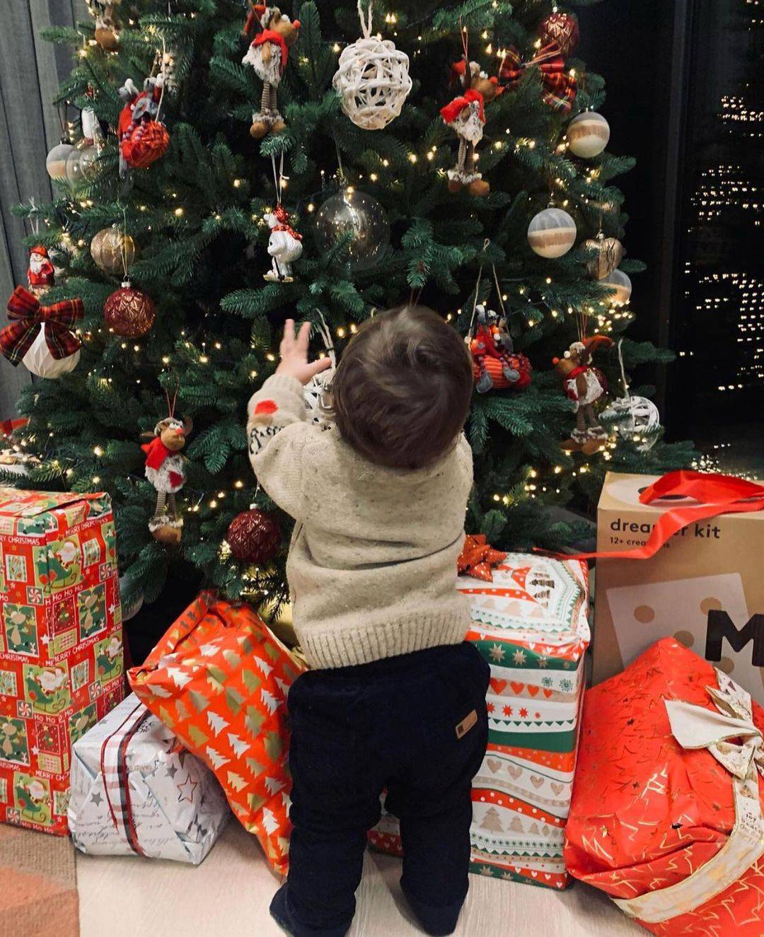 Franka i Čarli raznježili fotkom sinčića: 'Ovo mu je prvi Božić'
