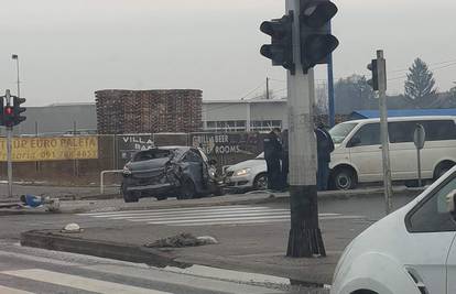 Sudar dva auta na skretanju za Veliku Mlaku: Očevid je u tijeku