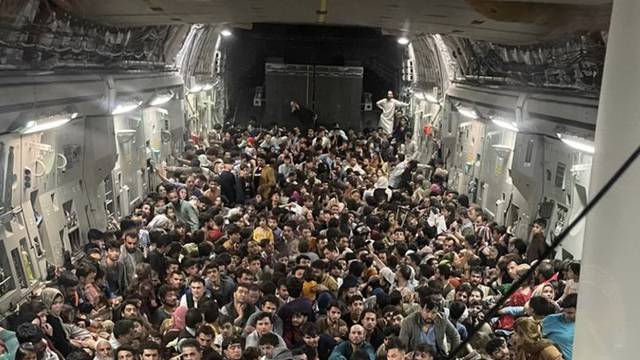 Afganistanski novinar koji se ukrcao na američki avion: 'Ljudi su se gurali, nije bilo zraka...'
