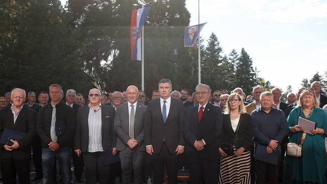 Zagreb: Povodom Dana dobrovoljnih darivatelja krvi predsjednik Milanovi? dodijelio je odlikovanja