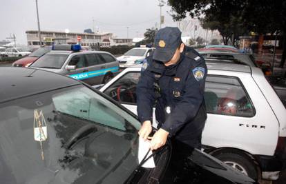 Moram li platiti dnevnu parking kartu koju nisam tražio?