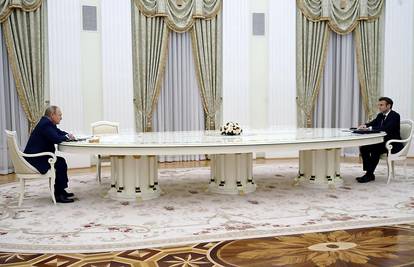 Putin i Macron sastančili za apsurdno velikim stolom: Jesu li čuli jedan drugog - ne zna se