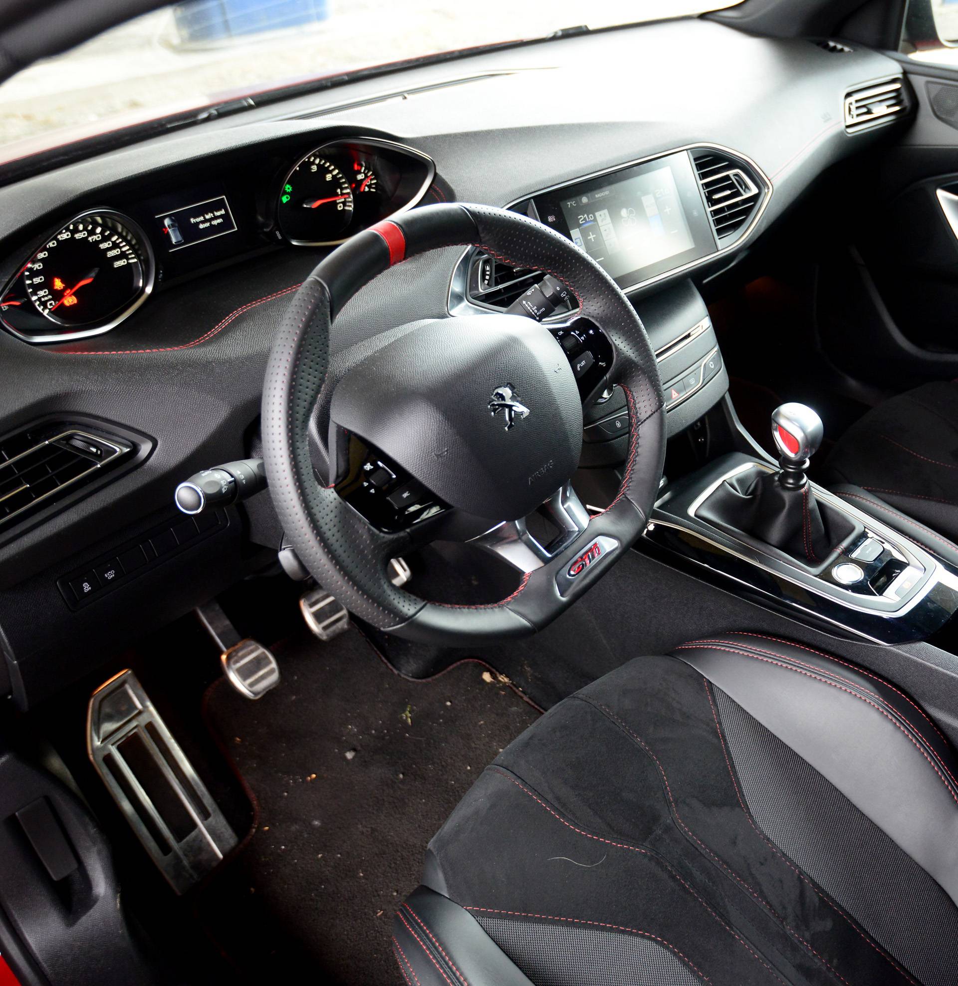 Testirali smo Peugeot 308 GTi: Pruža najbolje iz dva svijeta