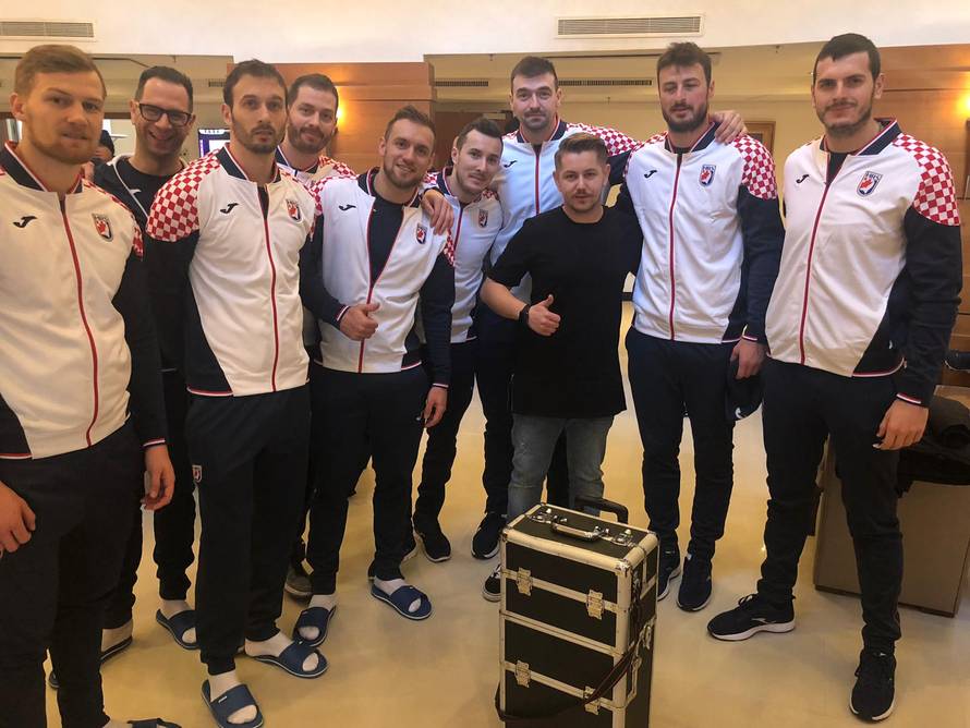 Vatreni brico ponovno je u akciji: Uredio frizure 'Kaubojima'