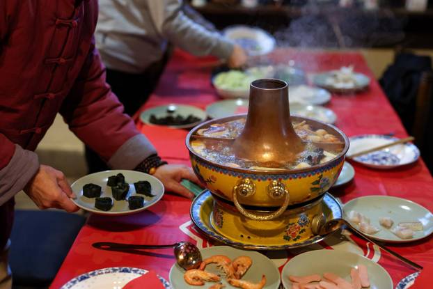 Zagreb: Kineski restoran i čajana Jing Yuan Teahouse u Gajnicama