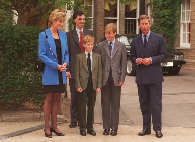 From Left to Right:-
HRH PRINCESS OF WALES
(HRH Princess Diana):
HRH PRINCE HARRY:
HRH PRINCE WILLIAM:
HRH PRINCE OF WALES
(HRH Prince Charles).
(Seen on Prince William's
first day at Eton College)
COMPULSORY CREDIT: UPPA/Photoshot
Photo UGL 010