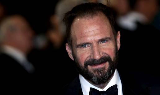 Ralph Fiennes ponovno ljubi? Otkriveno je tko je tajanstvena plavuša s kojom je šetao Rimom