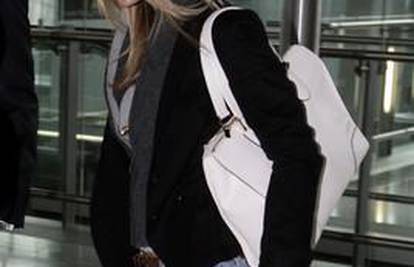 Jennifer Aniston dizajnira odjeću protiv paparazza...