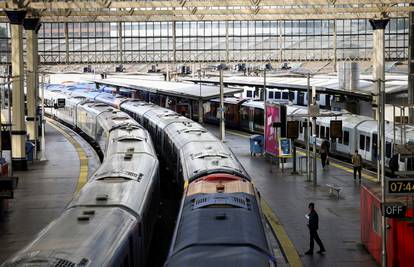 Velika Britanija: Putnički kaos zbog štrajka željezničara