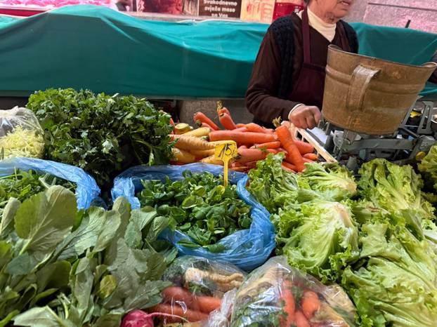 24SATA NA DOLCU Ovo su cijene s tržnice u Zagrebu uoči Uskrsa!