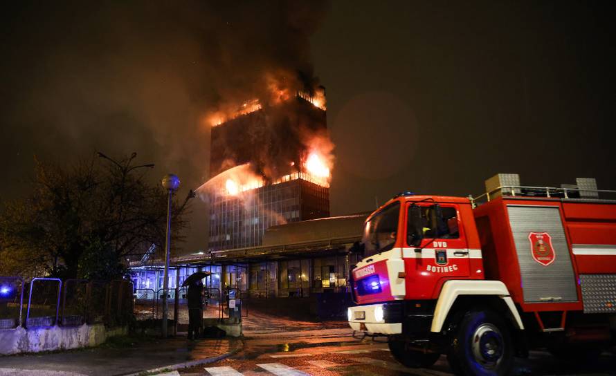 Zagreb: Pozar u Vjesnikovom neboderu
