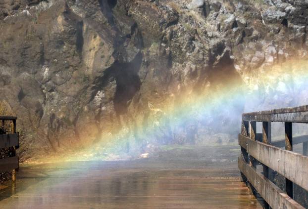 Knin: Slap Kr?i?, poznatiji kao Topoljski buk ili Veliki buk ukrašen dugom