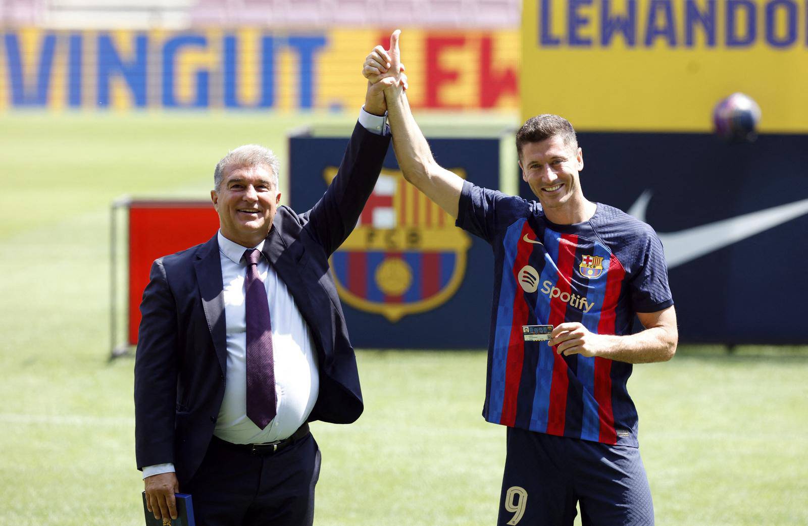 FC Barcelona unveil Robert Lewandowski